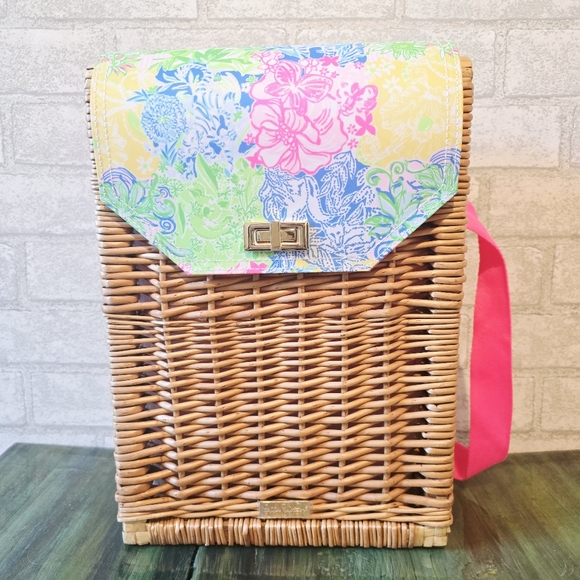 Lilly Pulitzer Handbags - Lilly Pulitzer Wicker Wine/Picnic Tote